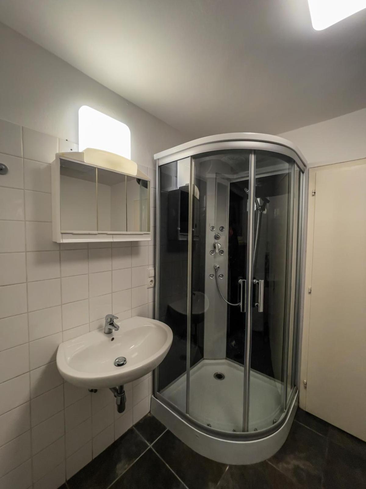 Budget Studio - 2 Einzelbetten - Parkplatz Dornbirn Buitenkant foto